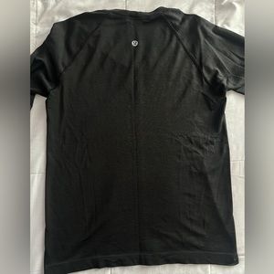 Lululemon Women’s Long sleeve :)